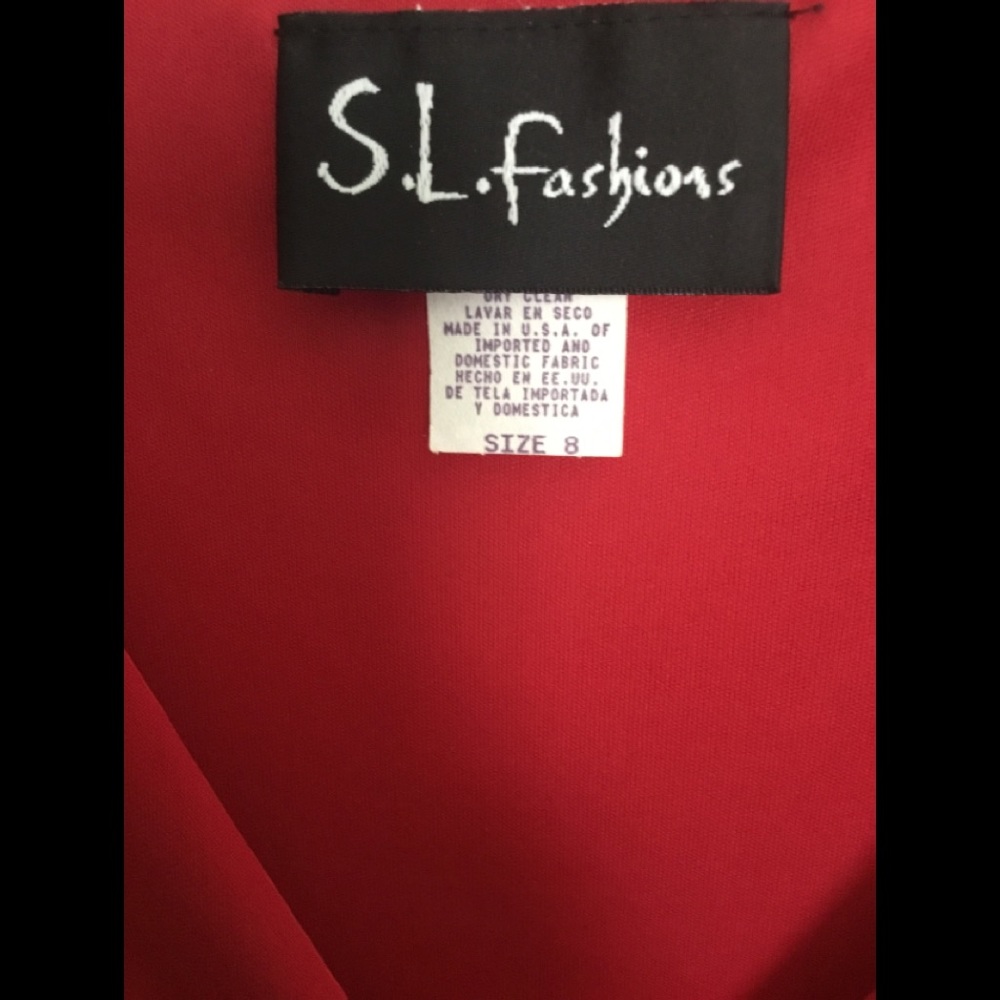 Red evening dress! Scalloped tail!Sz. 8! Gorgeous! - Picture 4 of 5